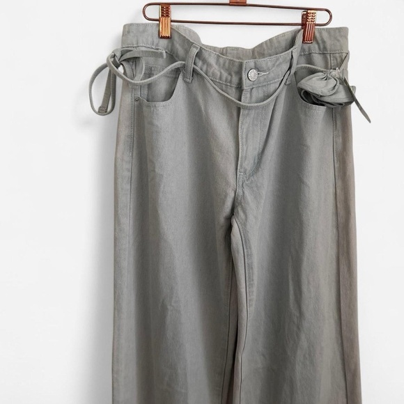 LA Hearts Light Indigo Rose Belted Low Rise Baggy Jeans - Picture 4 of 9